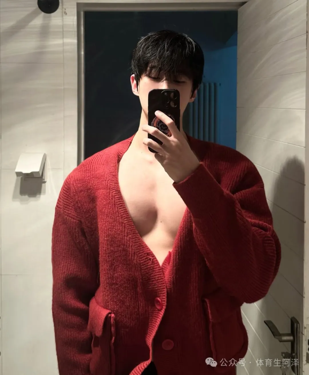 195宽肩窄腰大只体育生，超绝头肩比，大胸尺度超感人.....